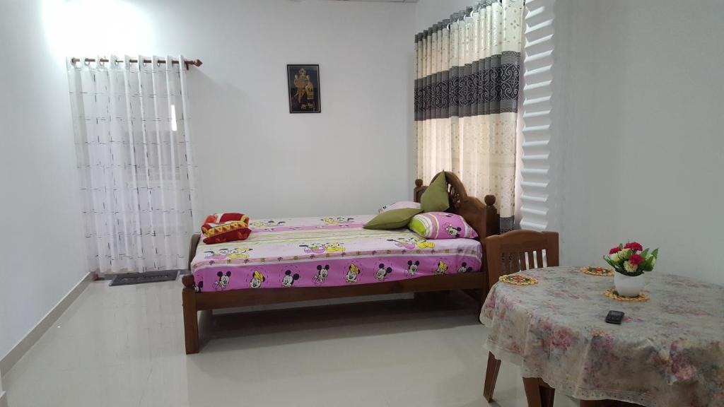 Postel nebo postele na pokoji v ubytování Anura Home Stay