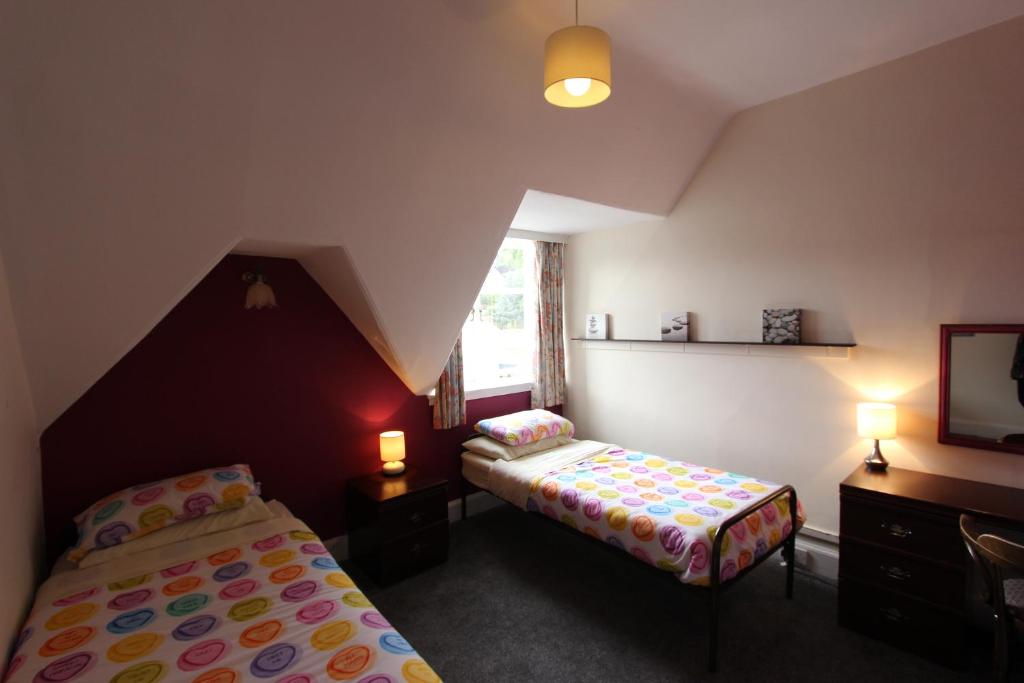 Pitlochry Backpackers - Budget Tweepersoonskamer Met 2 Aparte Bedden