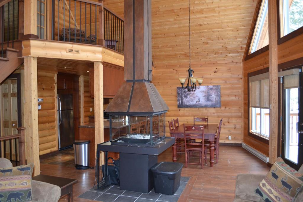 Posezení v ubytování Selenia Lodge- Résidences et Chalets dans les Laurentides