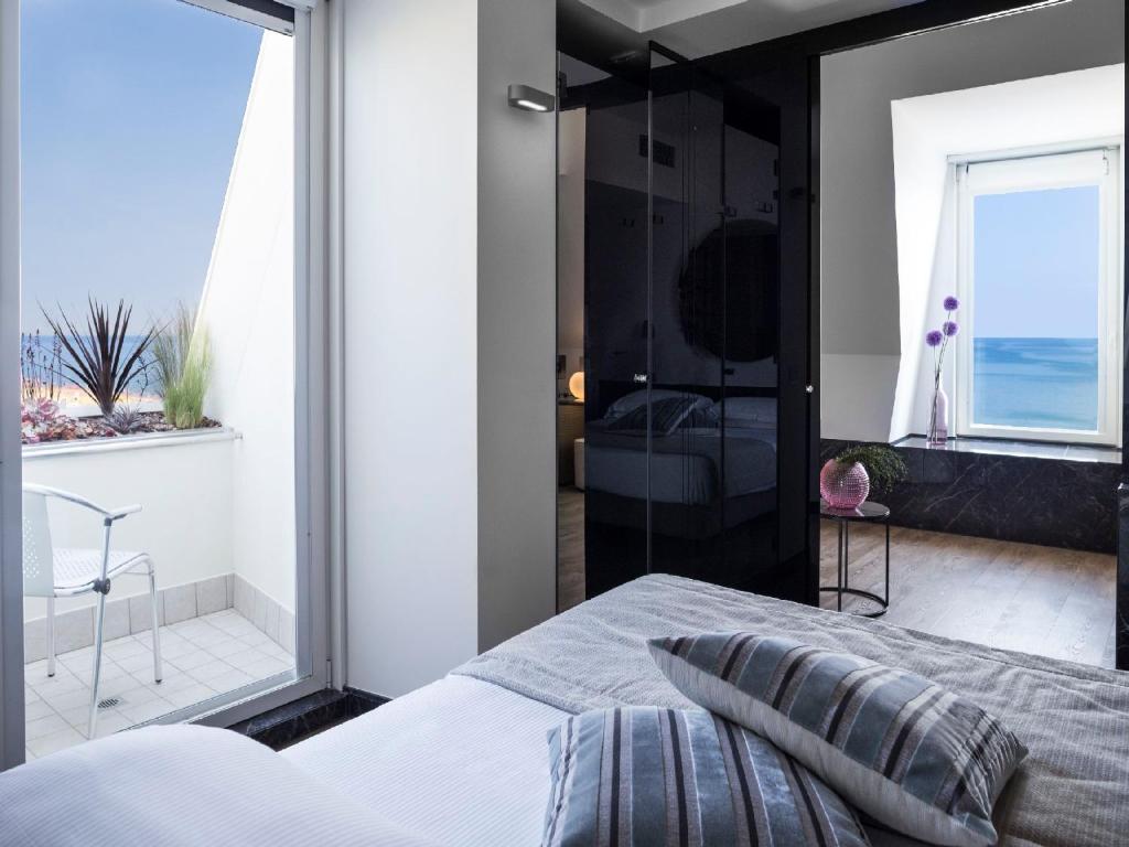 
Deluxe Junior Suite with Sea View
