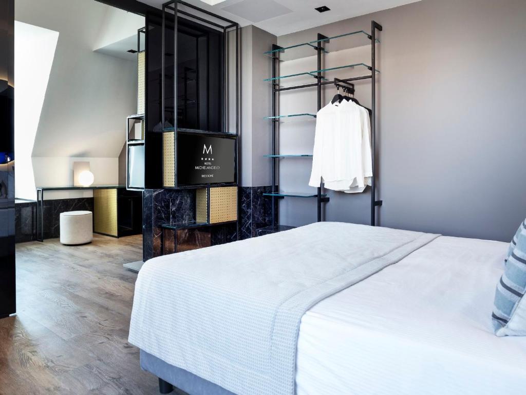 Postel nebo postele na pokoji v ubytování Hotel Michelangelo