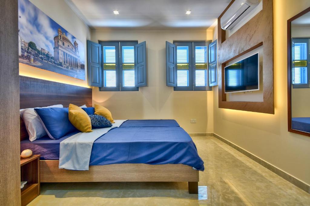Postel nebo postele na pokoji v ubytování Central Suites St. Julian's