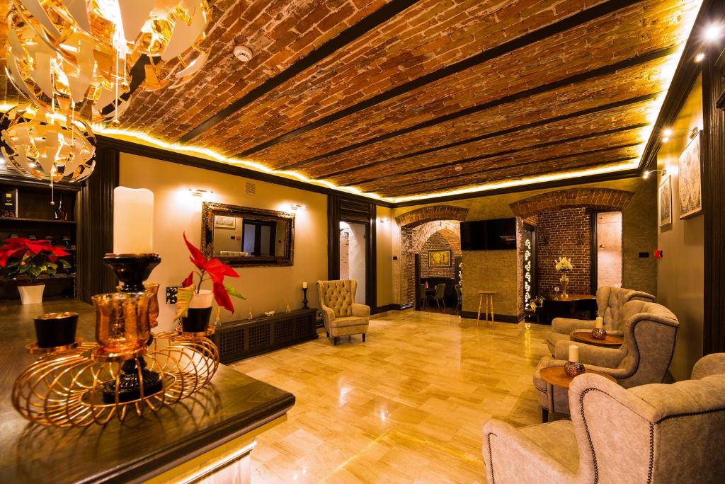 Un televizor și/sau centru de divertisment la Hotel 5 Continents