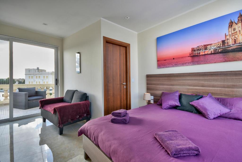 Postel nebo postele na pokoji v ubytování Central Suites St. Julian's