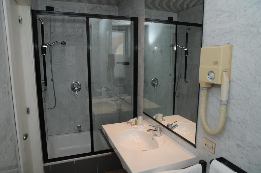 Koupelna v ubytování Hotel Del Riale