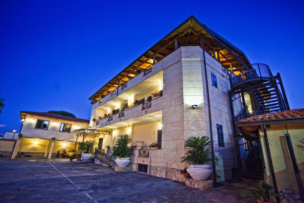 Budova, kde se hotel nachází