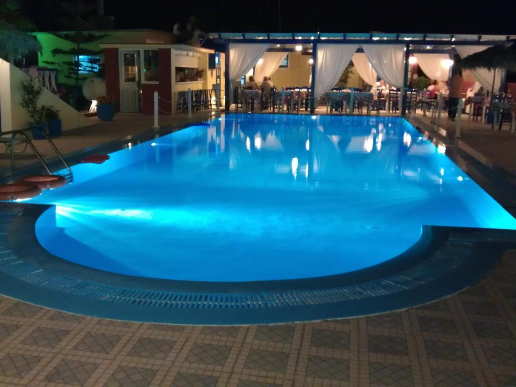 Basen w obiekcie Villa Michalis lub w pobliżu