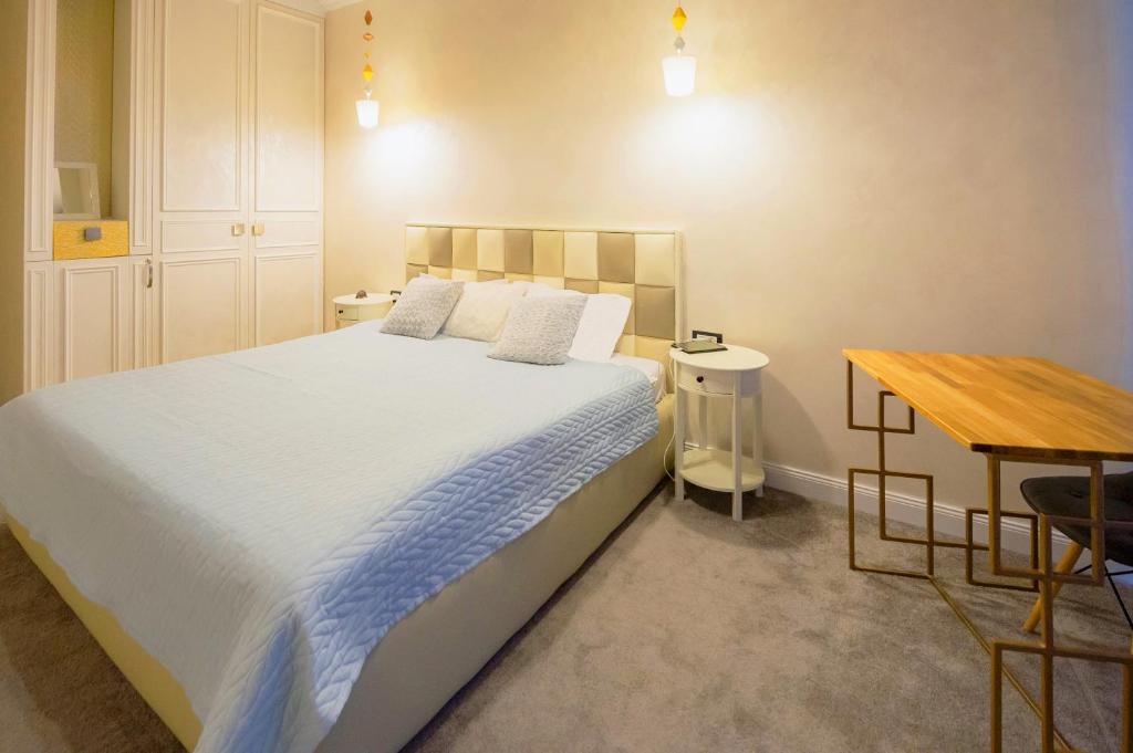 
Deluxe Double Room with Balcony and Lake View
