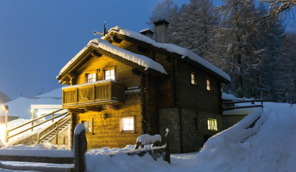 L'établissement Chalet Champagne en hiver