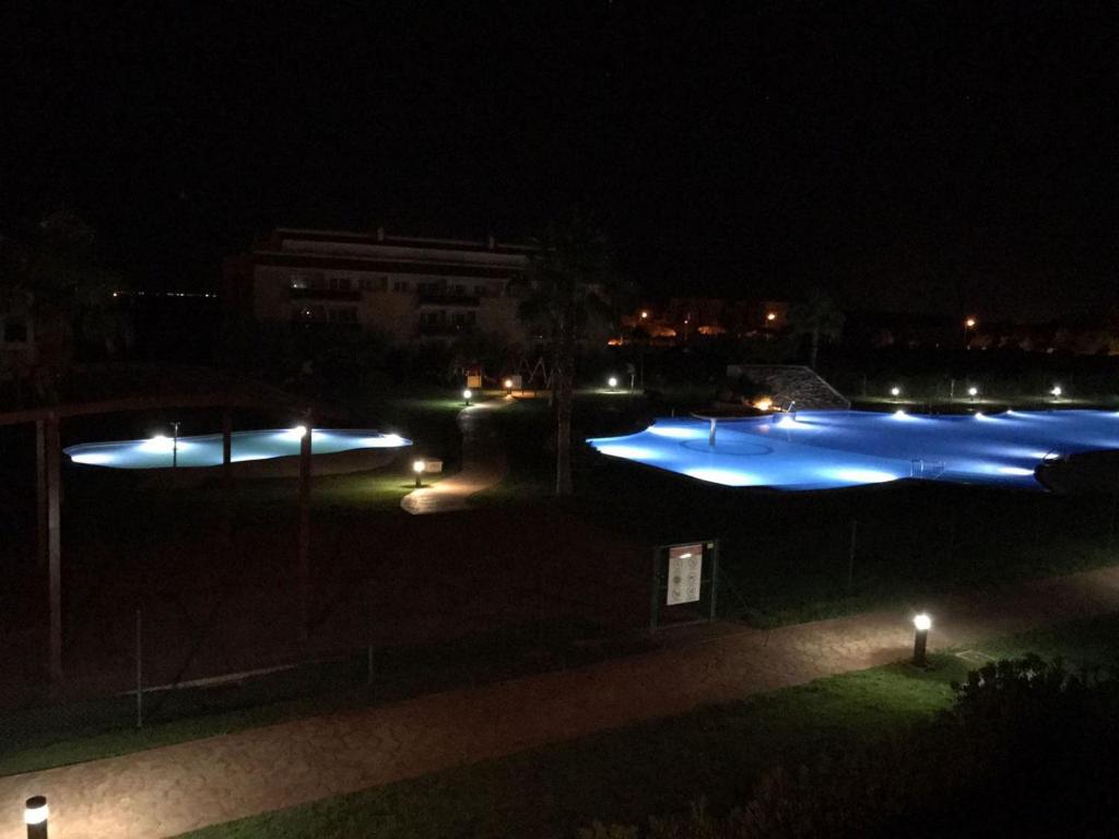 Bazén v ubytování Sensacional Chalet Adosado de lujo "Vacaciones todo el año" nebo v jeho okolí