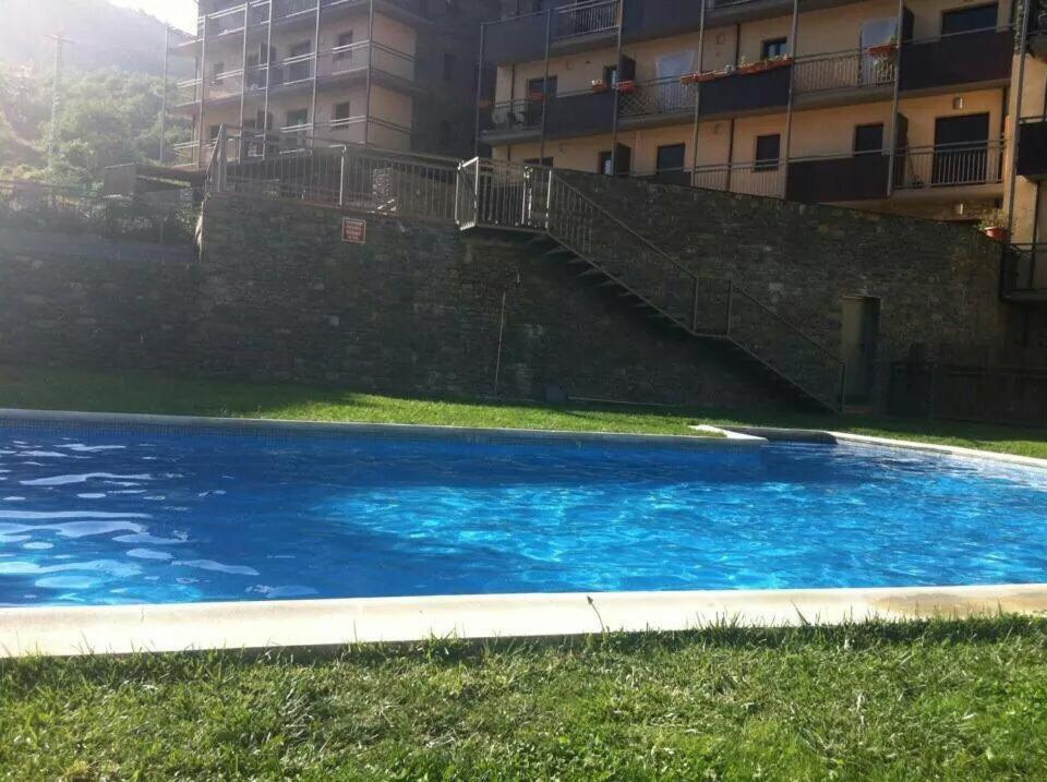 The swimming pool at or close to Apartament Neret I