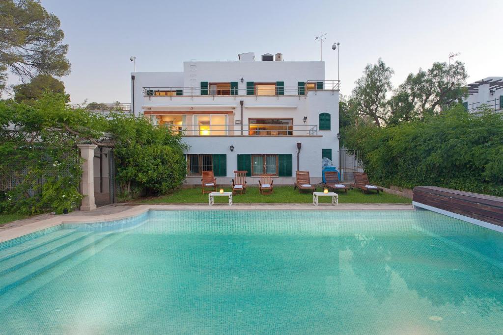 Bazén v ubytování Ses Gerres Beach House nebo v jeho okolí