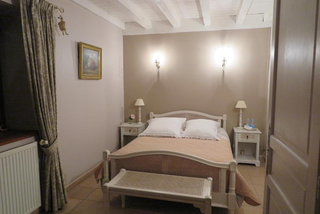 Postel nebo postele na pokoji v ubytování "Au Saint-Jean