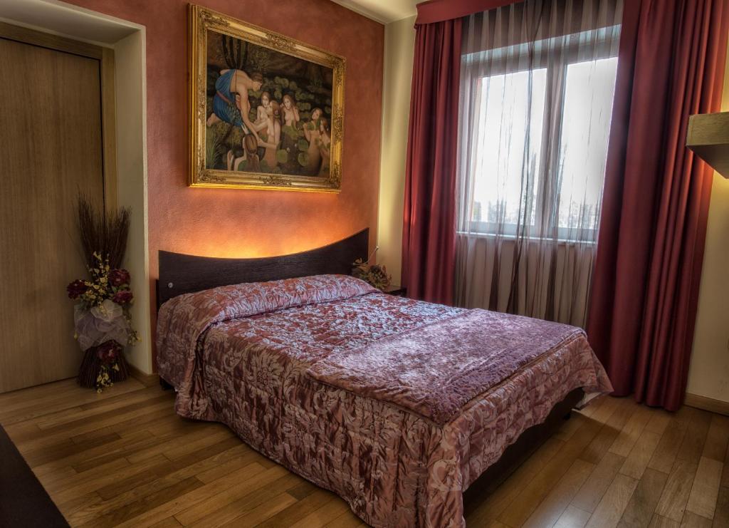Posteľ alebo postele v izbe v ubytovaní La Grotta Hotel