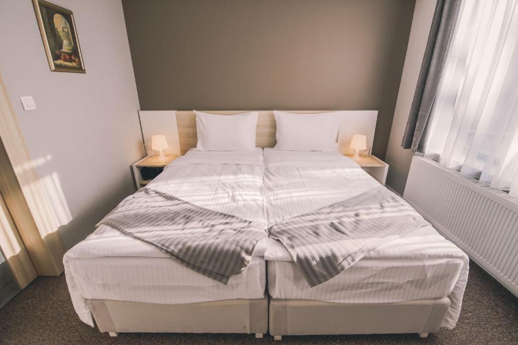 Posteľ alebo postele v izbe v ubytovaní Hotel Nova Bentbaša