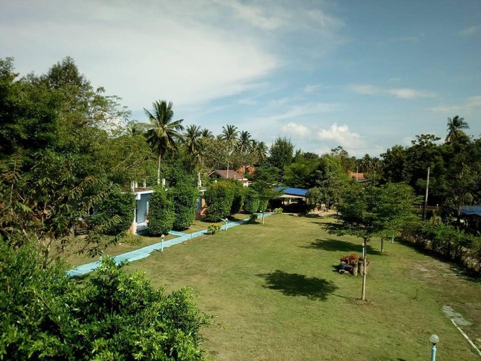 Zahrada ubytování AtMyHomeStay Bangsaphan