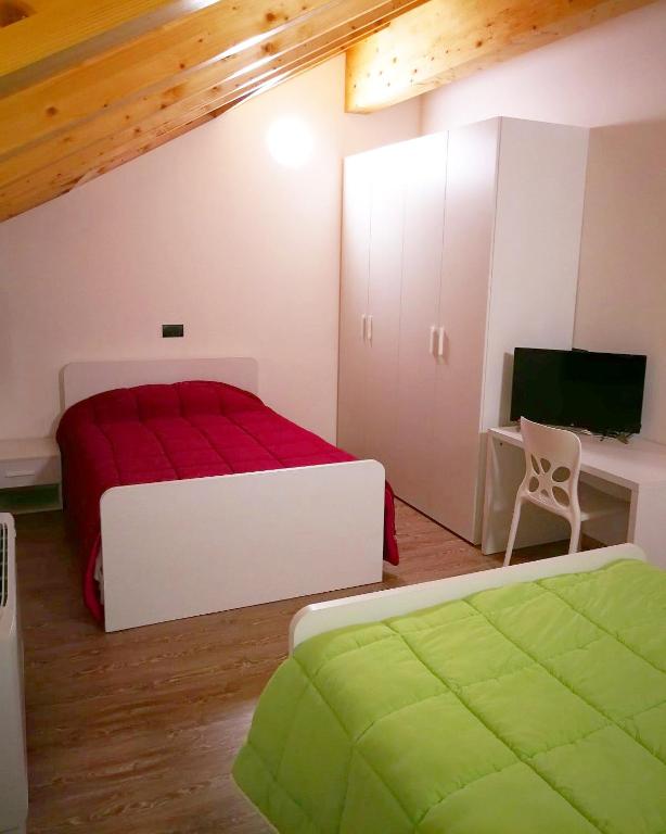 Postel nebo postele na pokoji v ubytování Residenza Borgazzi CIR S00031