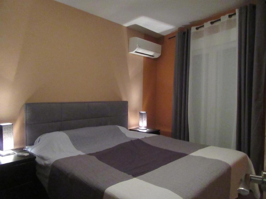 Łóżko lub łóżka w pokoju w obiekcie Ferienwohnung Tropical