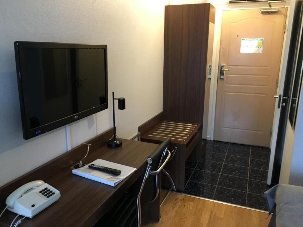 TV a/nebo společenská místnost v ubytování Apple Hotel & Konferens Göteborg