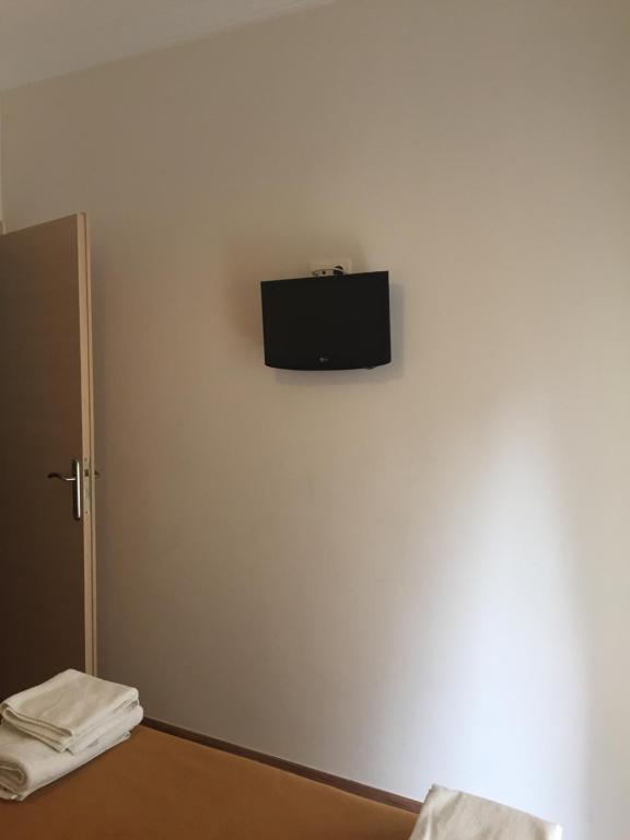 Televízia a/alebo spoločenská miestnosť v ubytovaní ATHENS Central BEAUTIFUL APARTMENT!!!