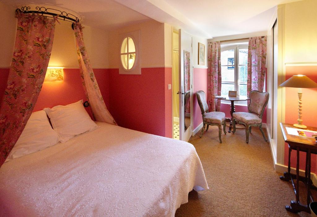 Postel nebo postele na pokoji v ubytování Hotel Restaurant des Deux Rocs