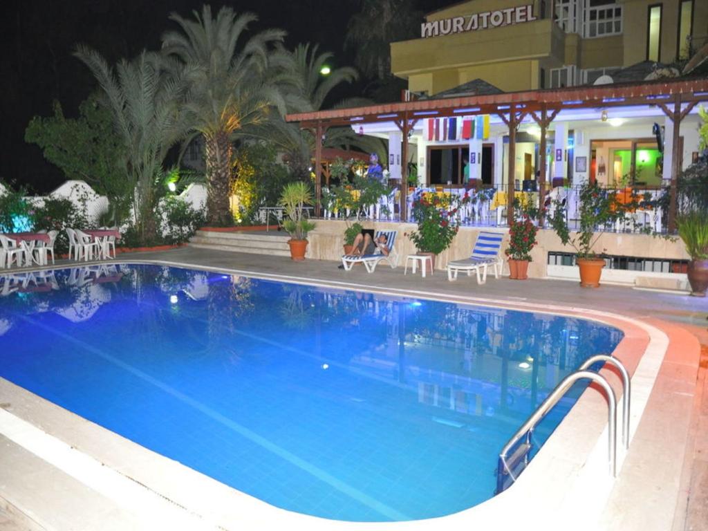 Bazén v ubytování Murat Hotel nebo v jeho okolí