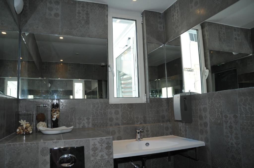 Privilège Hôtel & Apparts Eurociel Centre Comédie - Resim 42