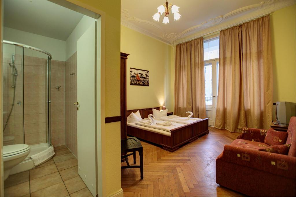 Koupelna v ubytování Hotel Pension Bernstein am Kurfürstendamm