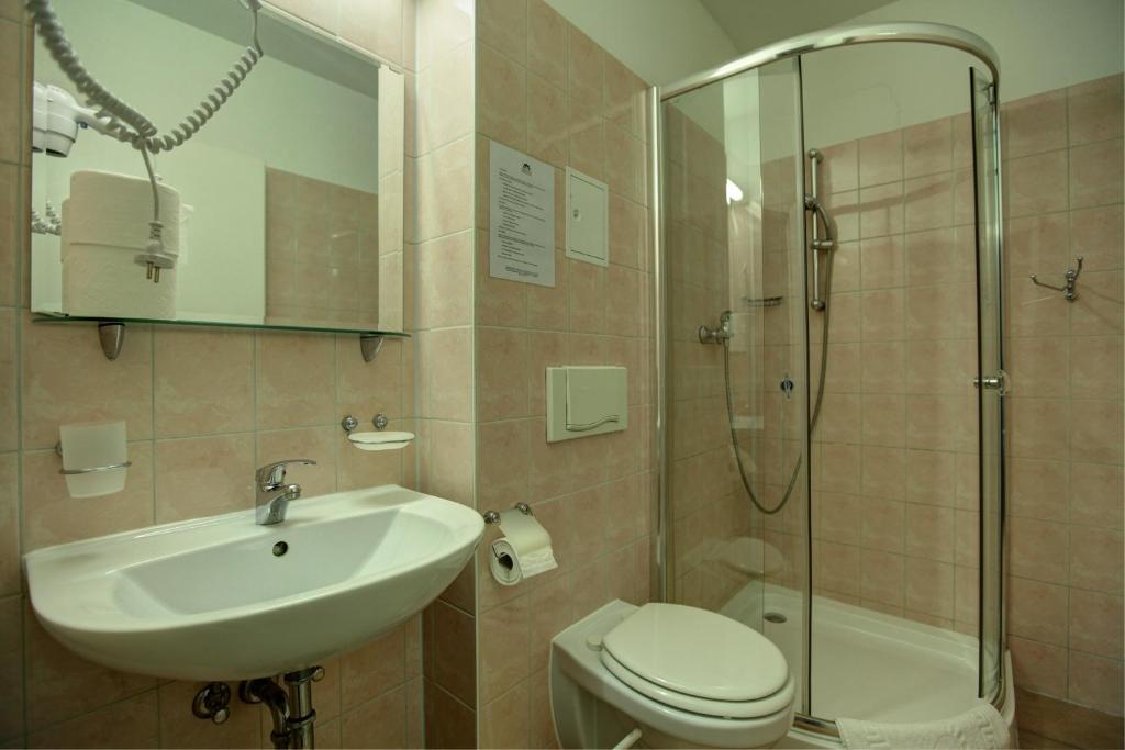 Koupelna v ubytování Hotel Pension Bernstein am Kurfürstendamm
