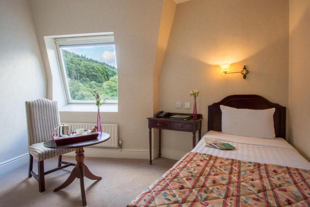 Letto o letti in una camera di The Glendalough Hotel