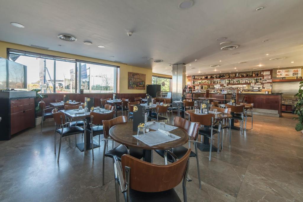 Un restaurante o sitio para comer en Hotel Concordy