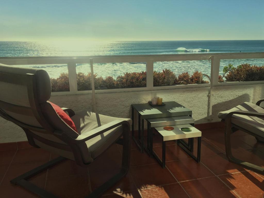 a living room with a view of the beach at Casa Guido in Los Caños de Meca