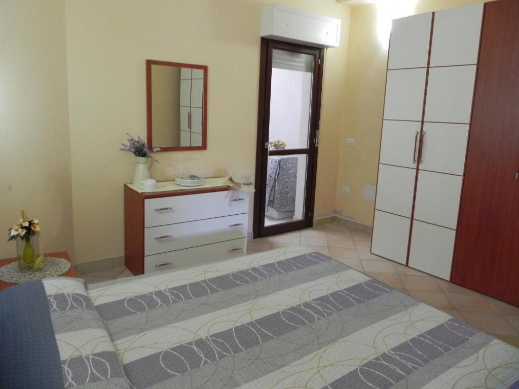 Postel nebo postele na pokoji v ubytování Buggerru a Mare Residence