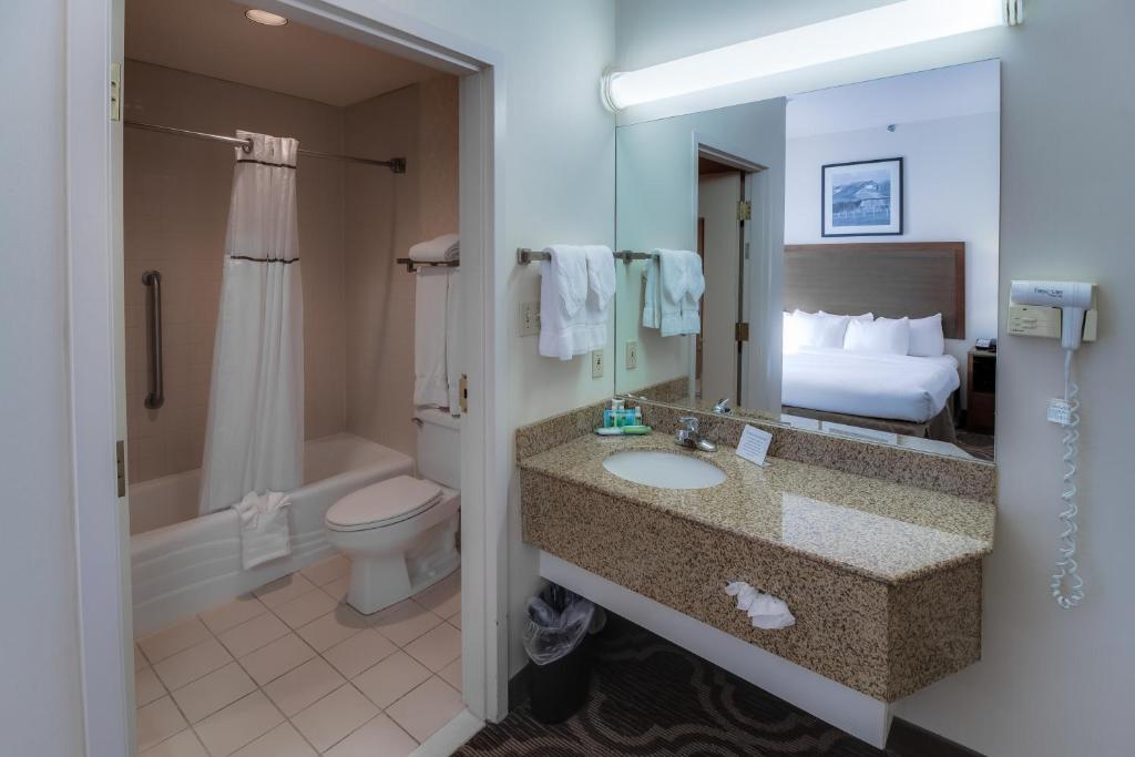 Koupelna v ubytování Ashmore Inn and Suites Lubbock