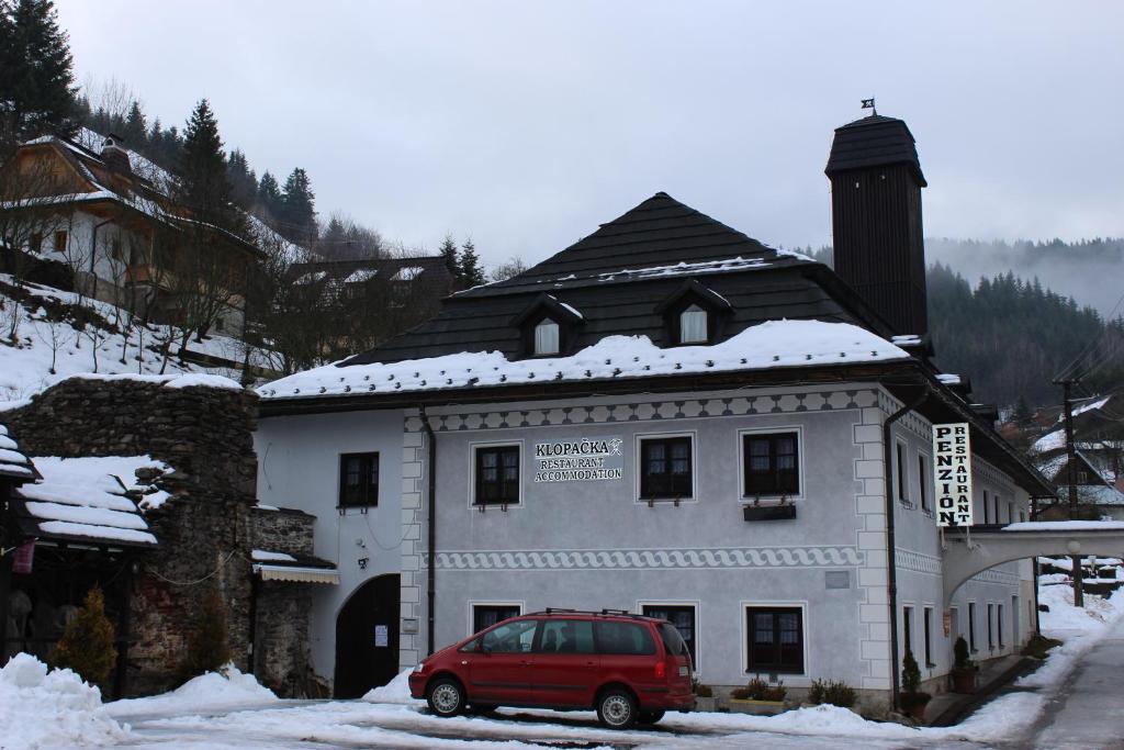 Penzion Klopacka during the winter