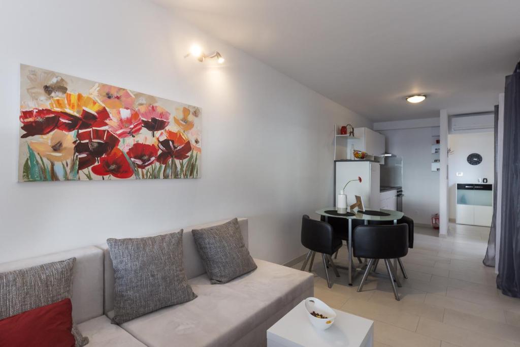 Кухня или мини-кухня в Apartments Luna
