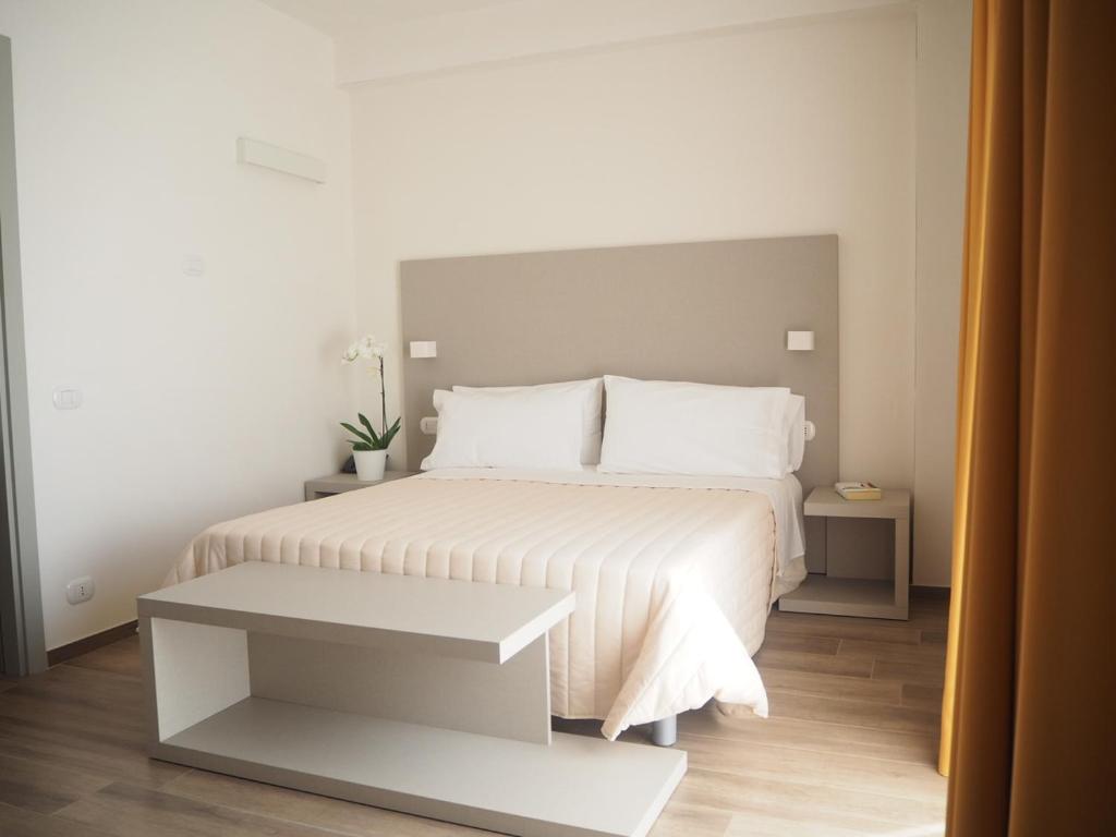 Postel nebo postele na pokoji v ubytování Oasiclub Hotel