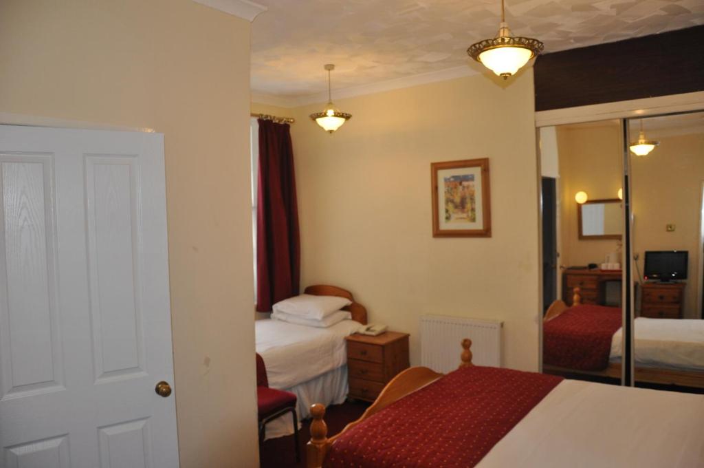 The Roundabout Hotel - Habitación Familiar (3 Adultos)