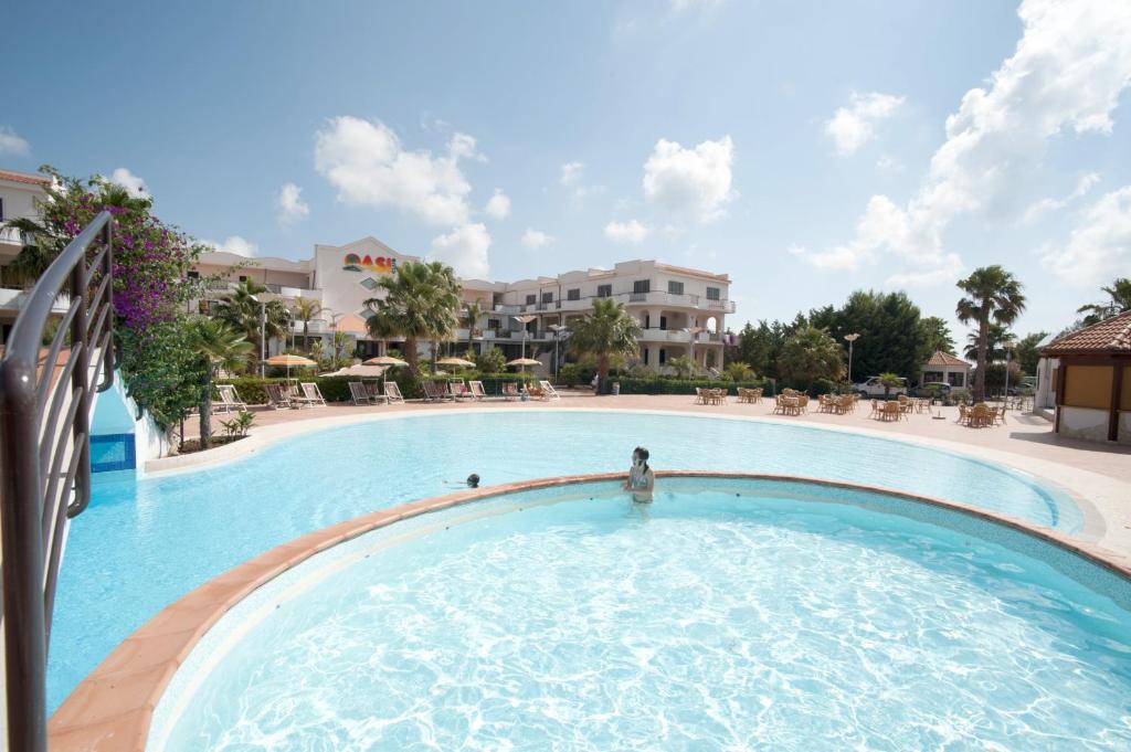 Bazén v ubytování Oasiclub Hotel - Appartamenti nebo v jeho okolí