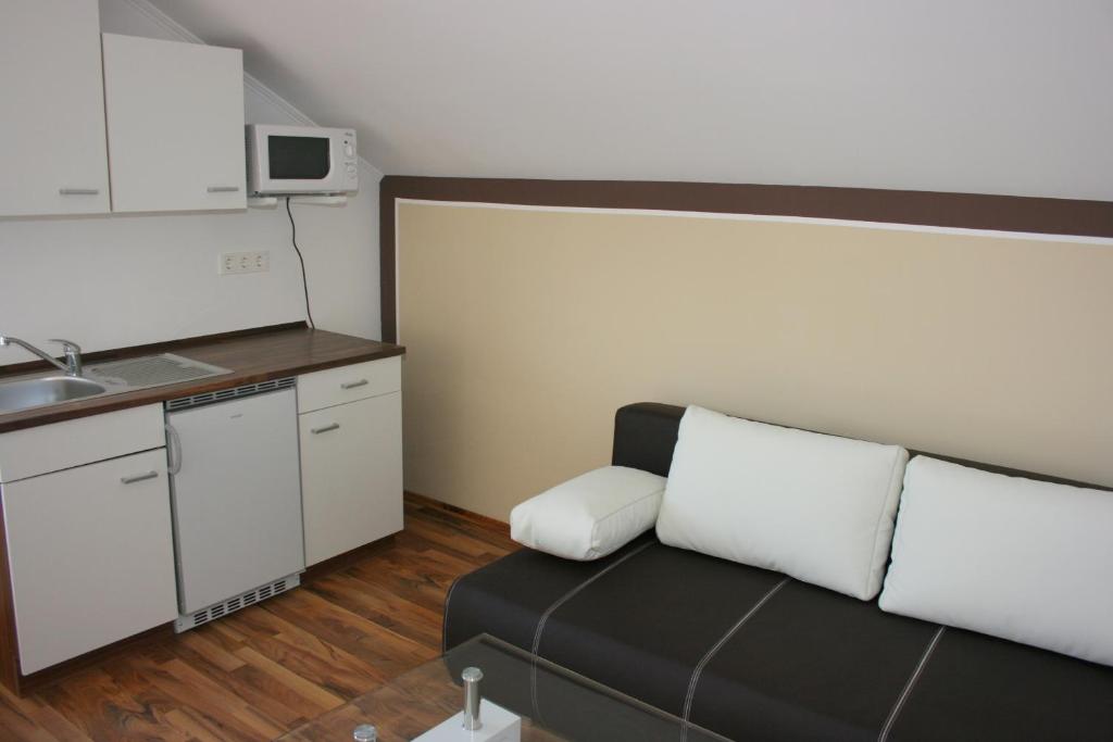 Kuchyň nebo kuchyňský kout v ubytování Hotel Am Donaubogen