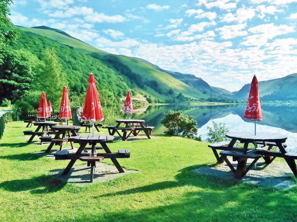 Pen-Y-Bont Hotel in Tal-y-llyn, Gwynedd, Wales