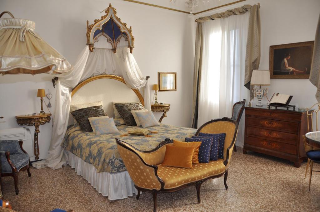 a bedroom with a large bed with a canopy at La Chambre D'Ella in Venice