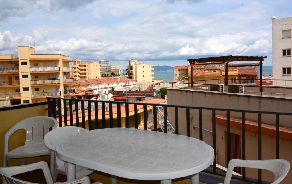 MAR BLAU LESCALA, LEscala – Updated 2023 Prices