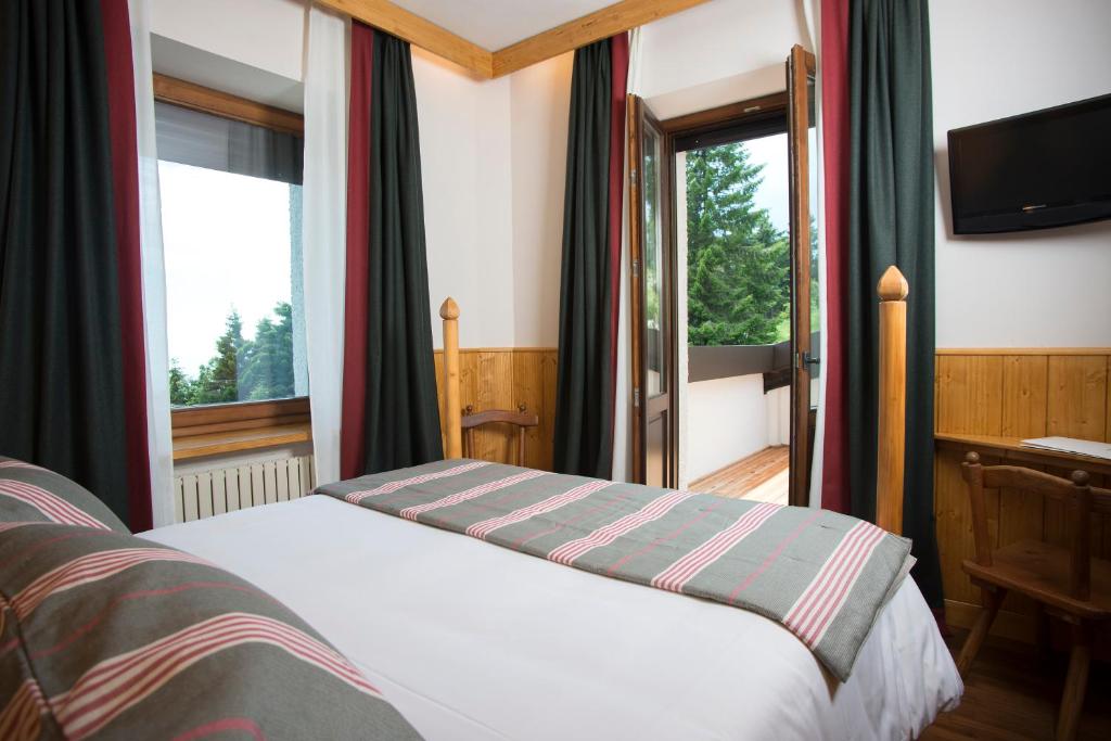 Postel nebo postele na pokoji v ubytování Albergo Ristorante Bucaneve