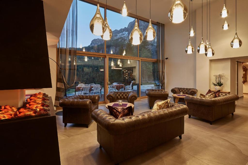 Posezení v ubytování Mountain Hotel Mezdì