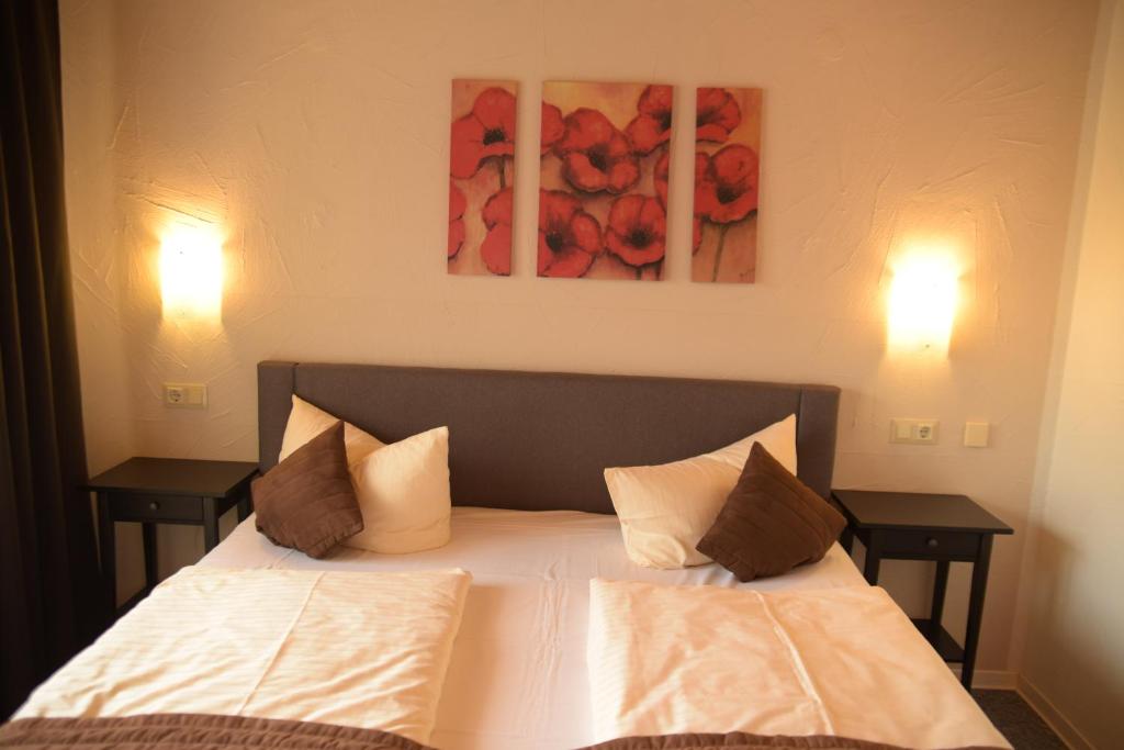 Postel nebo postele na pokoji v ubytování Landhotel Röfleuten