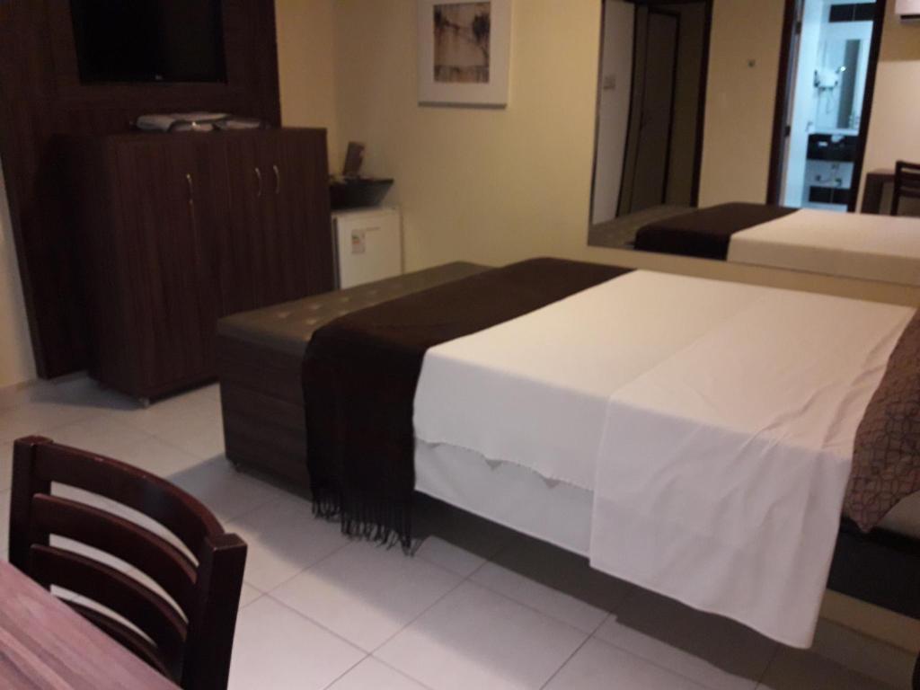 Postel nebo postele na pokoji v ubytování Hotel Sempre Executive