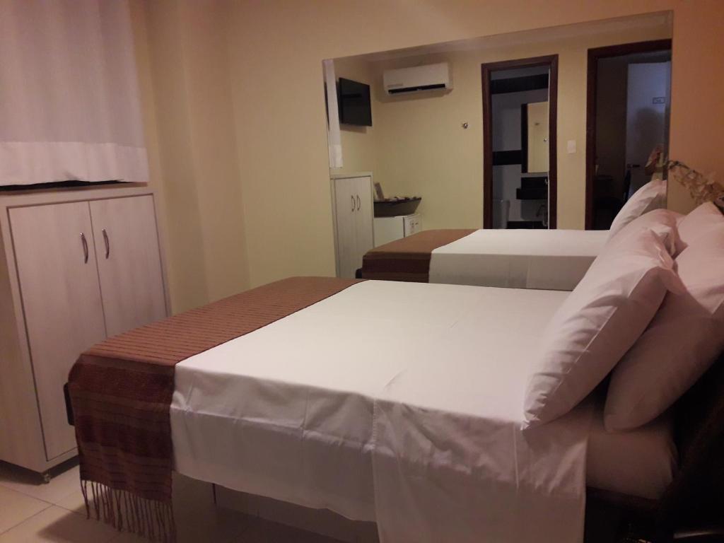 Postel nebo postele na pokoji v ubytování Hotel Sempre Executive