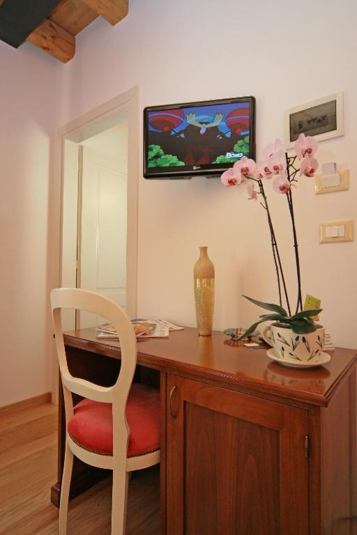 TV a/nebo společenská místnost v ubytování Locanda Al Ponte de Fero