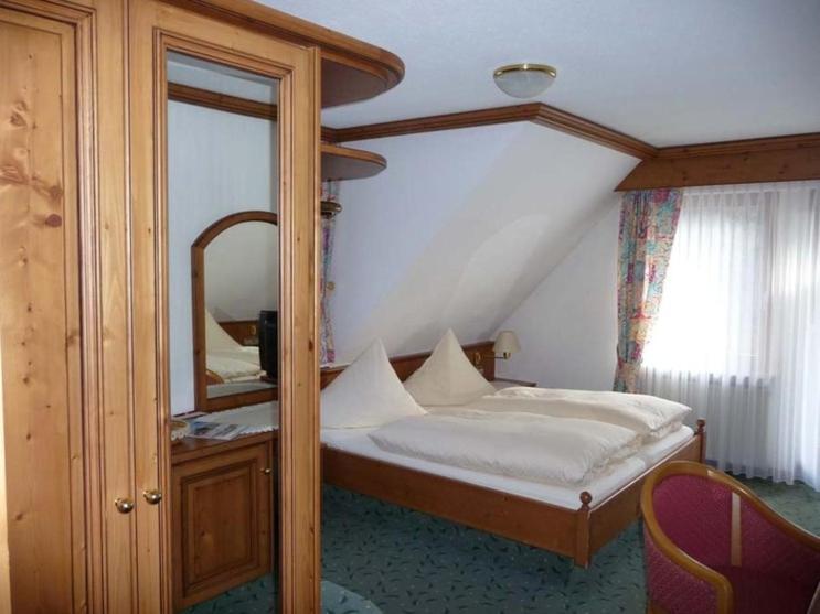 Postel nebo postele na pokoji v ubytování Decker's Bio Hotel zum Lamm